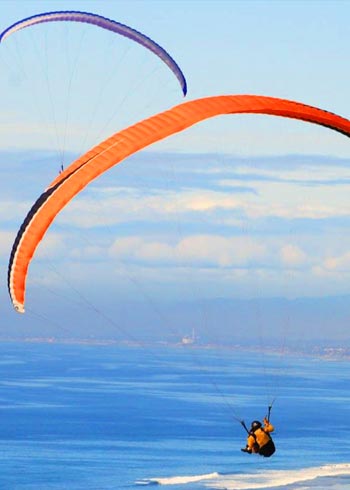 Image of hang gliders in San Diego